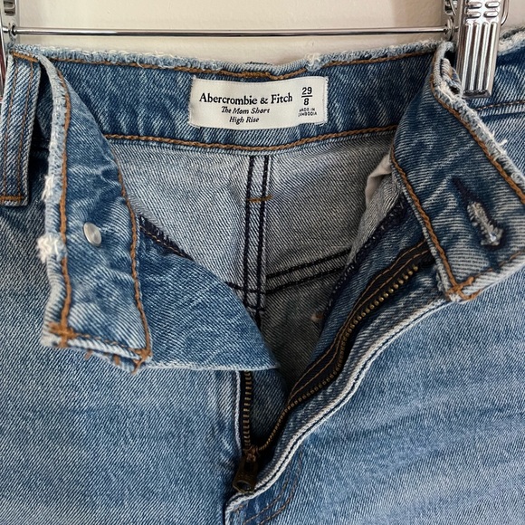 Abercrombie The Mom Short High Rise - Picture 2 of 4